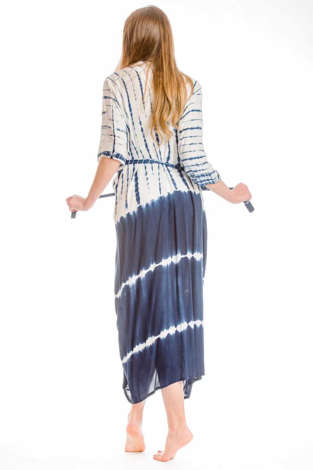 Κιμονο midi βισκοζ shibori tie dye - Άσπρο;Μπλέ resort wear προϊόν από βισκόζ για καλοκαιρινές resort εμφανίσεις