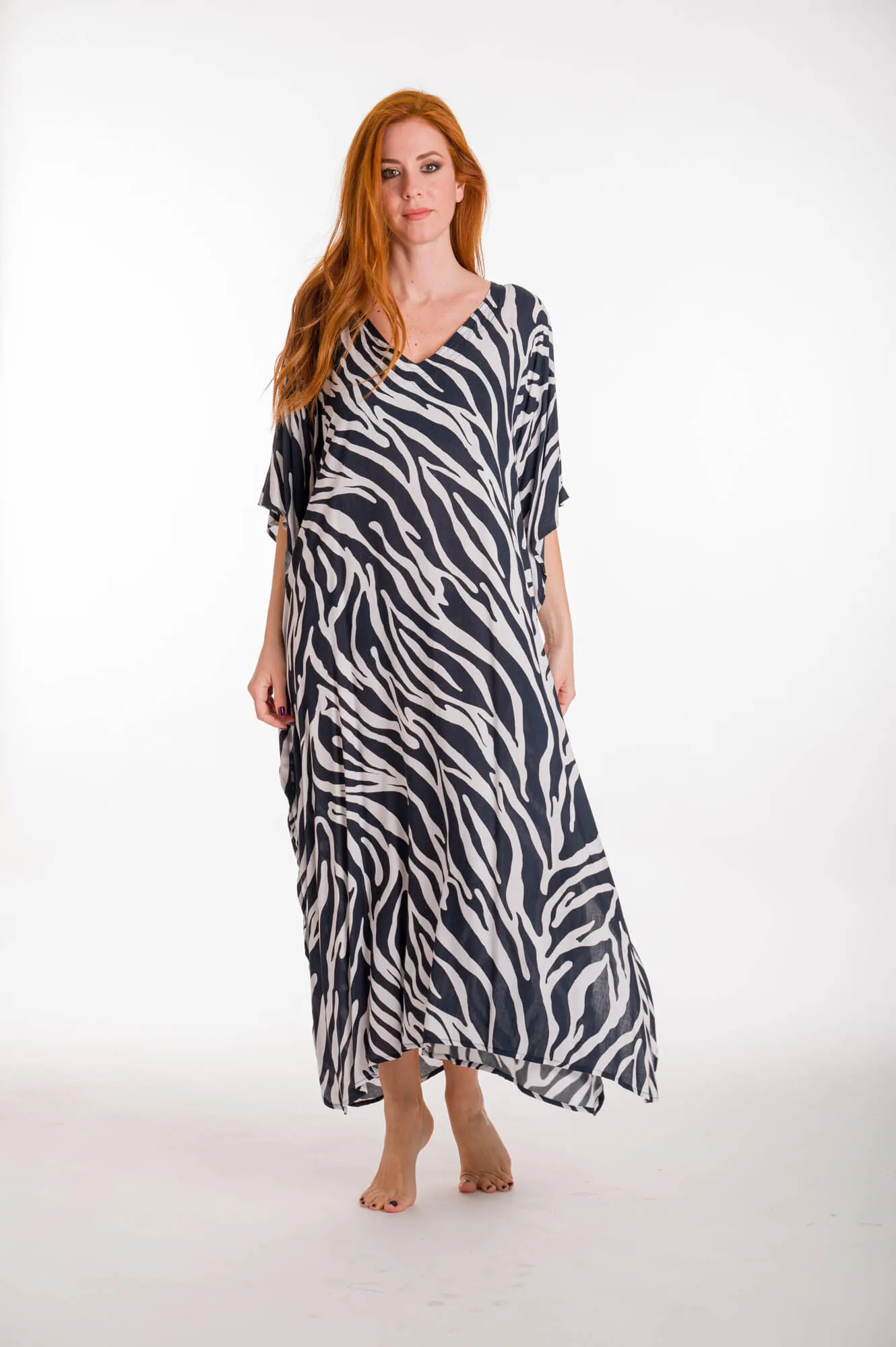 Καφτανι βισκοζ animal print - Ασπρόμαυρο καφτάνι παραλίας από βισκόζ για καλοκαιρινές resort εμφανίσεις