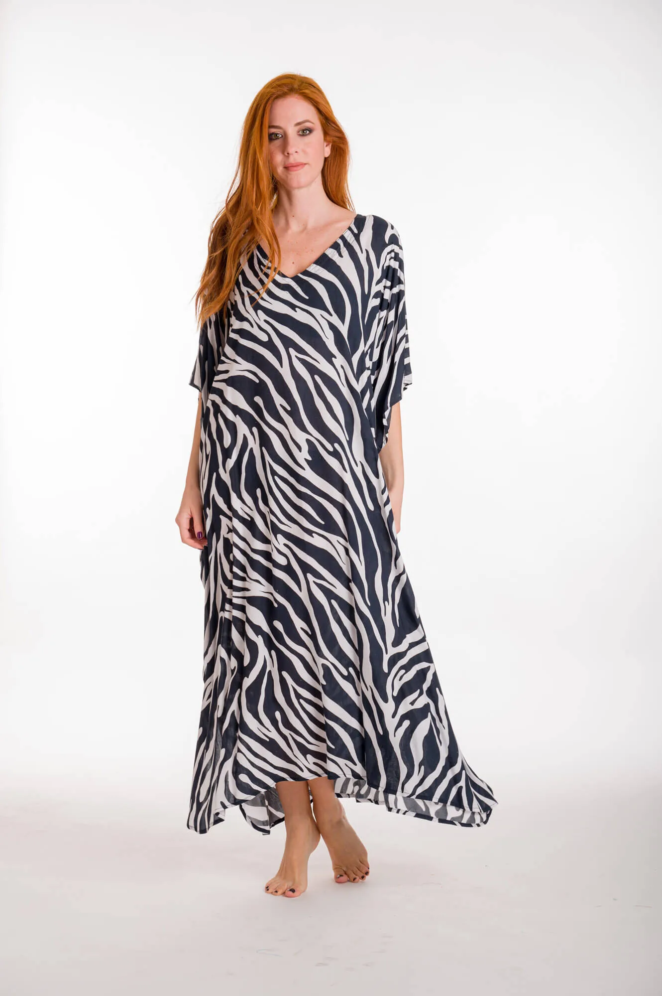 Καφτανι βισκοζ animal print - Ασπρόμαυρο καφτάνι παραλίας από βισκόζ για καλοκαιρινές resort εμφανίσεις
