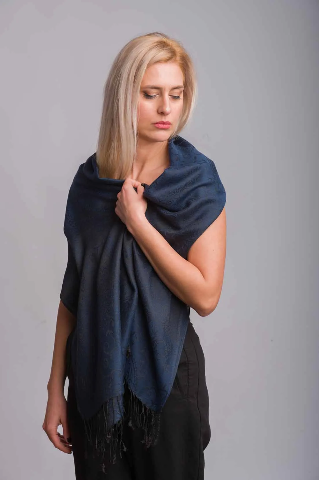 Blue black πασμινα βισκοζ - resort wear προϊόν για καλοκαιρινές resort εμφανίσεις