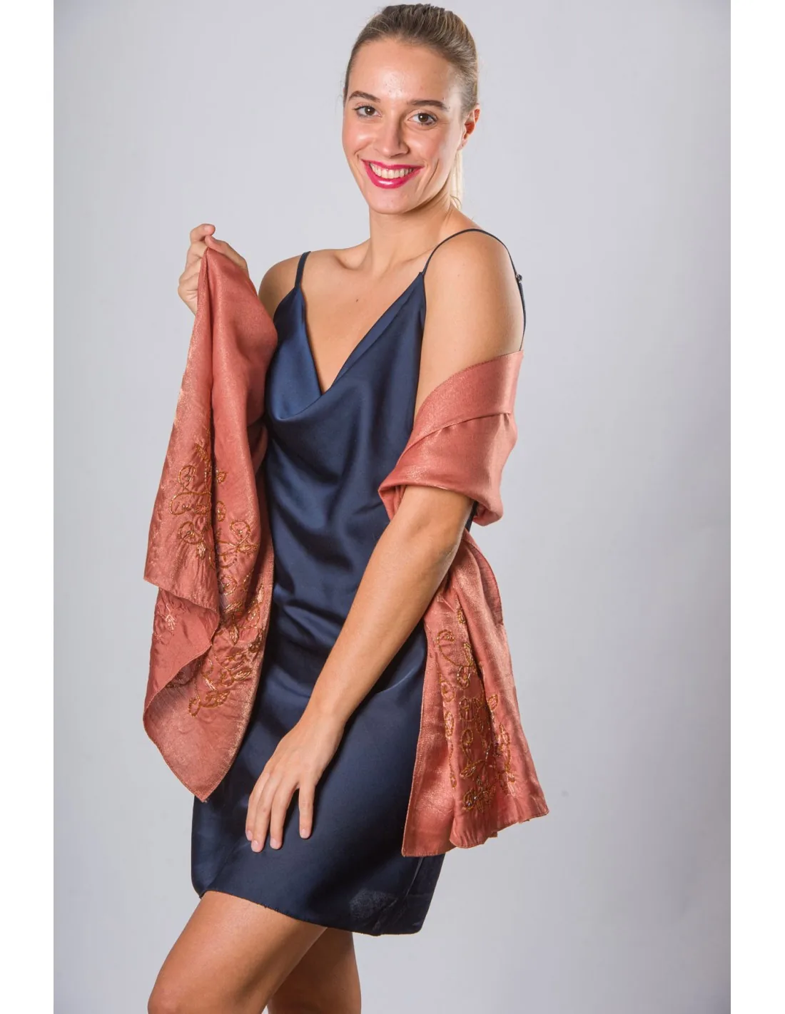 Εσαρπα μεταλιζε με κεντημα - Bronze resort wear προϊόν για καλοκαιρινές resort εμφανίσεις