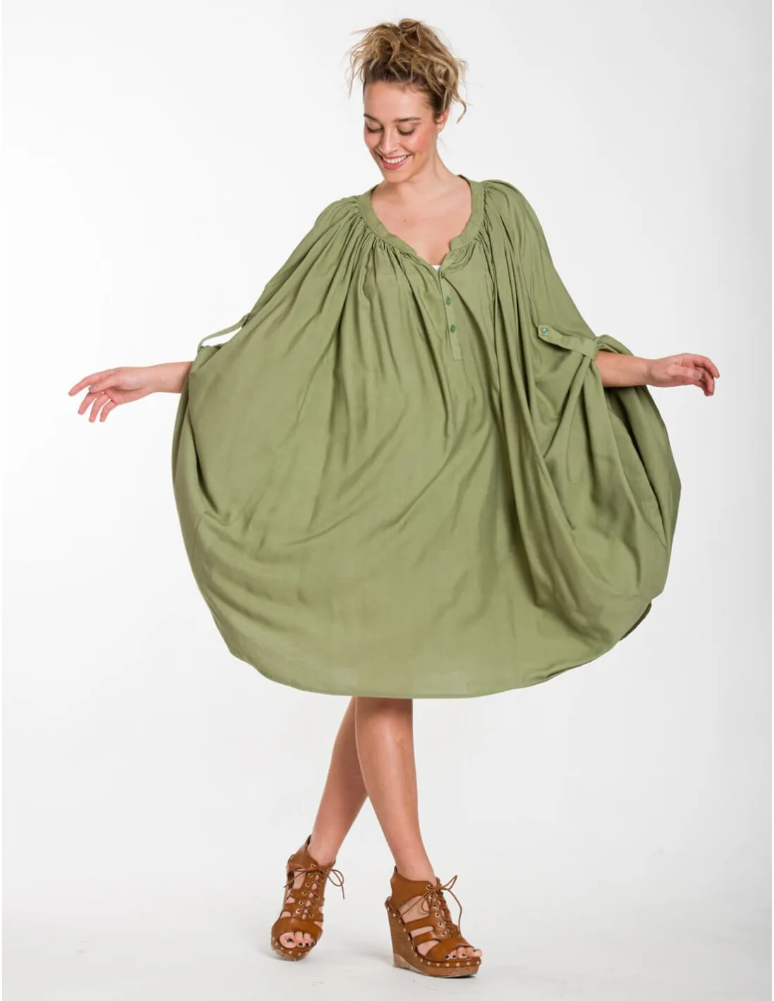 Καφτανι midi - πουκαμισοφορεμα oversize look με ρυθμιζομενα μανικια - Χακί φόρεμα παραλίας από βισκόζ για καλοκαιρινές resort εμφανίσεις
