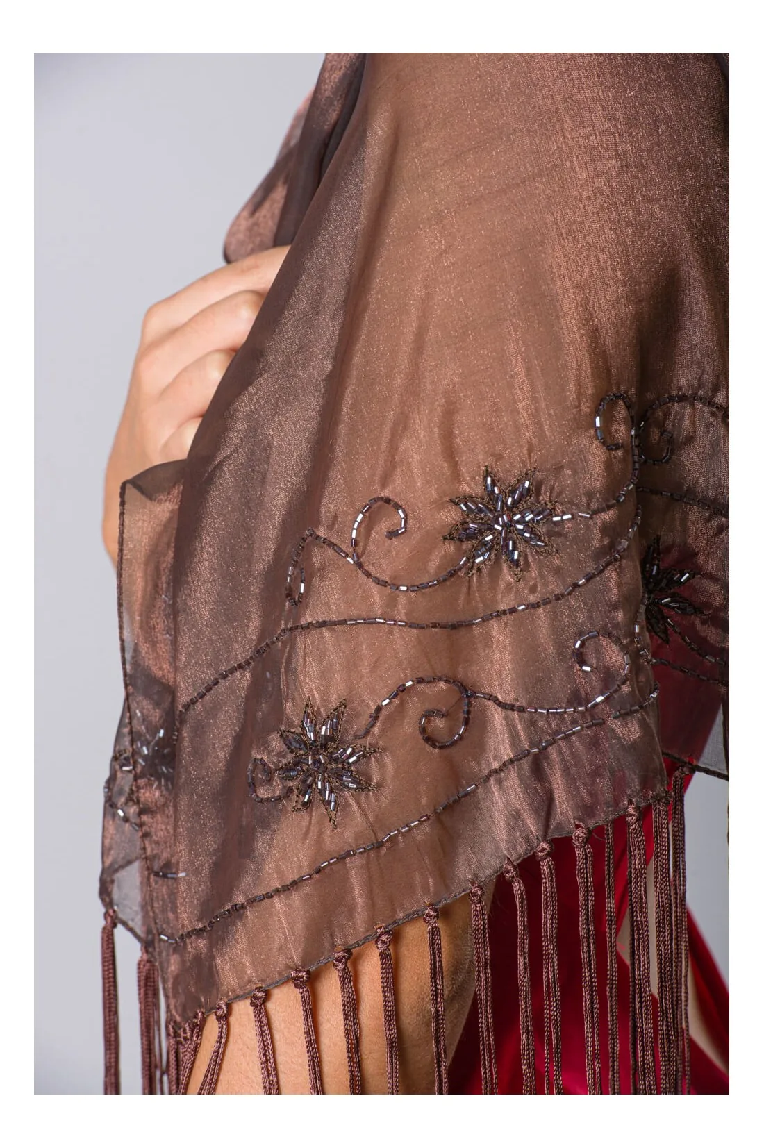 Εσαρπα μεταλιζε με κεντημα - Καφέ resort wear προϊόν για καλοκαιρινές resort εμφανίσεις