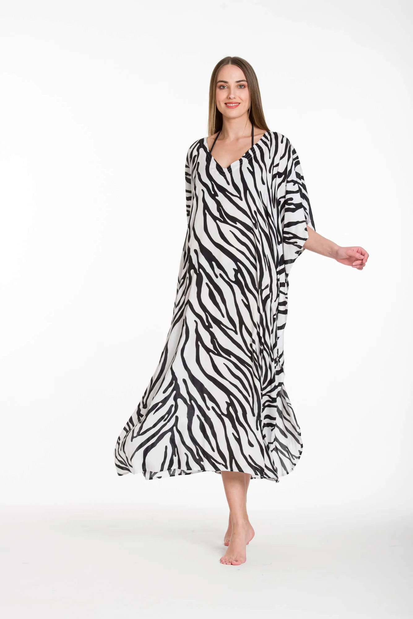 Καφτανι βισκοζ animal print - Μαύρο;Άσπρο καφτάνι παραλίας από βισκόζ για καλοκαιρινές resort εμφανίσεις
