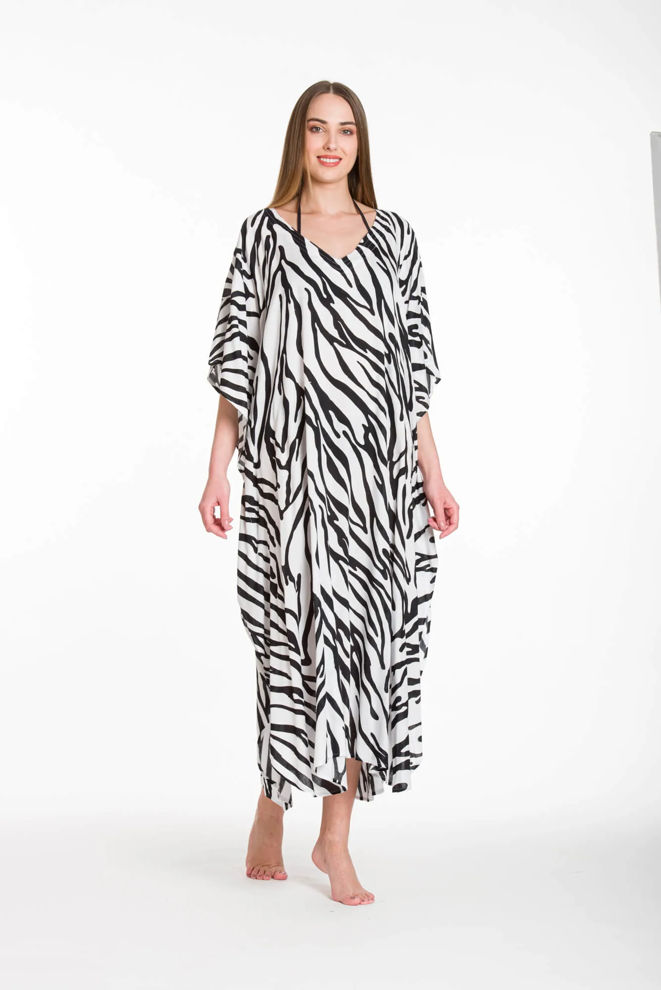 Καφτανι βισκοζ animal print - Μαύρο;Άσπρο καφτάνι παραλίας από βισκόζ για καλοκαιρινές resort εμφανίσεις