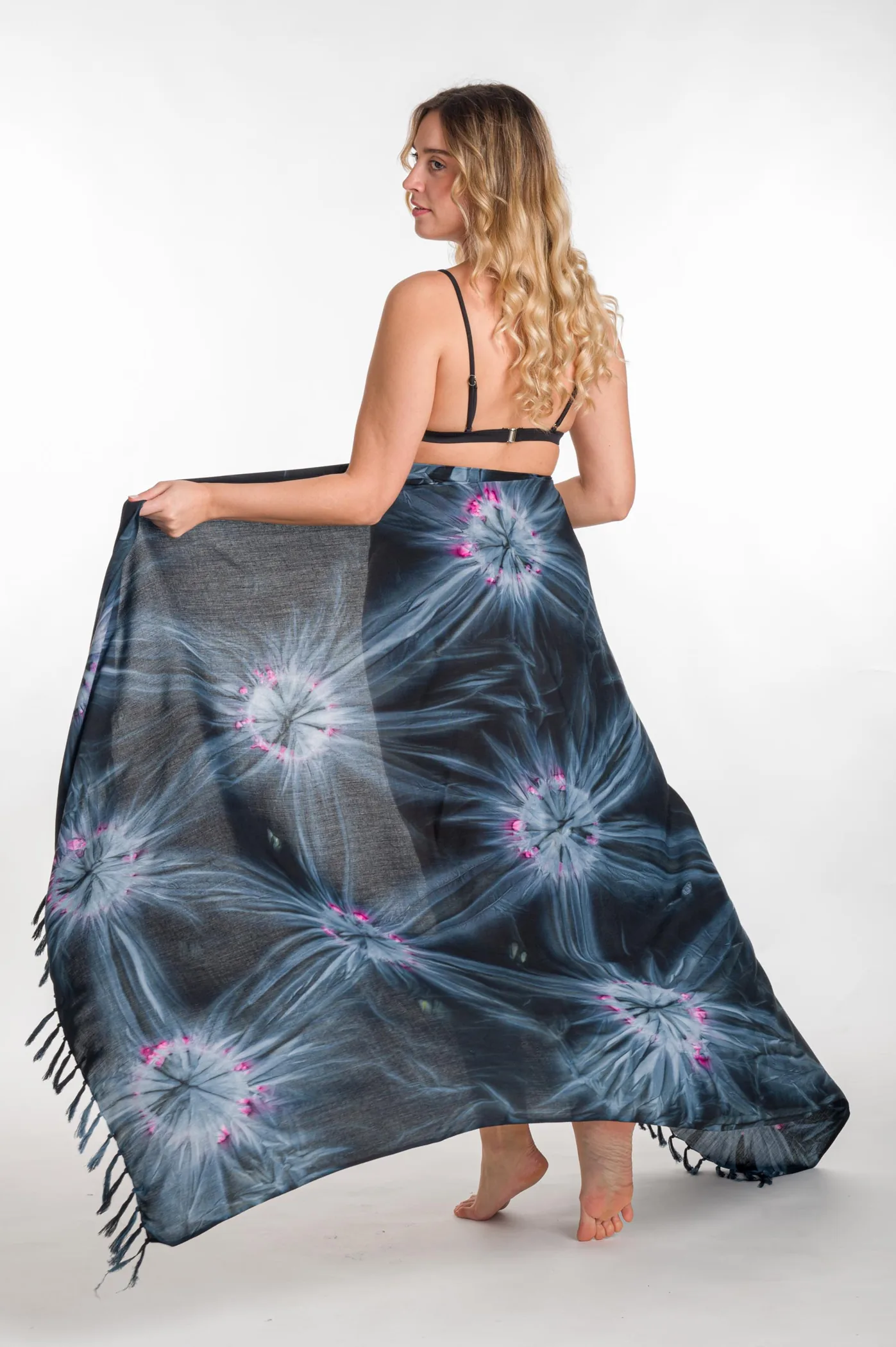 Παρεο βισκοζ tie dye εκρηξη με κροσσια - Μαύρο παρεό παραλίας για καλοκαιρινές resort εμφανίσεις