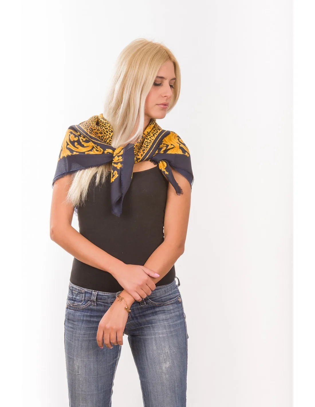 Μαντηλι τετραγωνο - Navy Blue;Χρυσό resort wear προϊόν για καλοκαιρινές resort εμφανίσεις