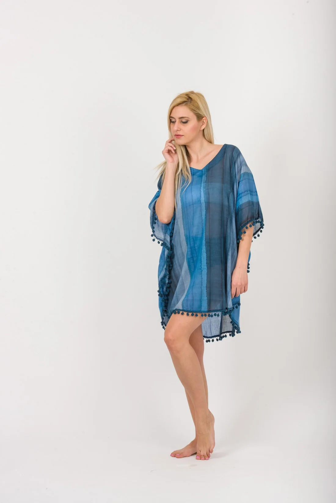Ποντσο βαμβακερο με pon pon - Navy Blue;Μπλέ παρεό παραλίας από βαμβακερό για καλοκαιρινές resort εμφανίσεις