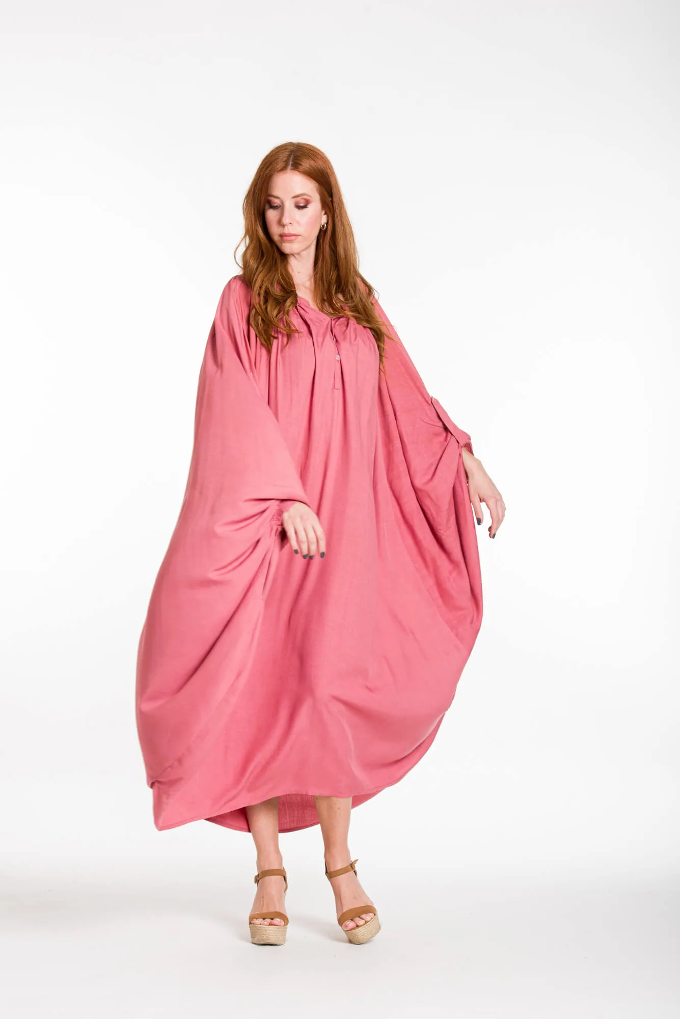 Καφτανι - πουκαμισοφορεμα oversize look με ρυθμιζομενα μανικια - Σομόν φόρεμα παραλίας από βισκόζ για καλοκαιρινές resort εμφανίσεις